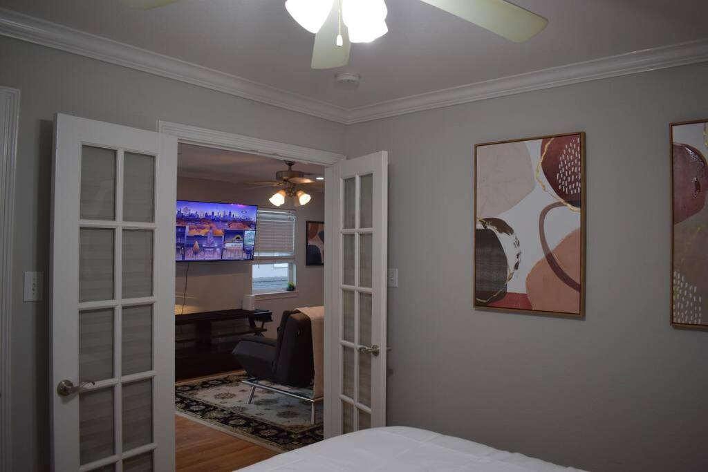 Townhouse Near Midtown Apartment ฮูสตัน ภายนอก รูปภาพ