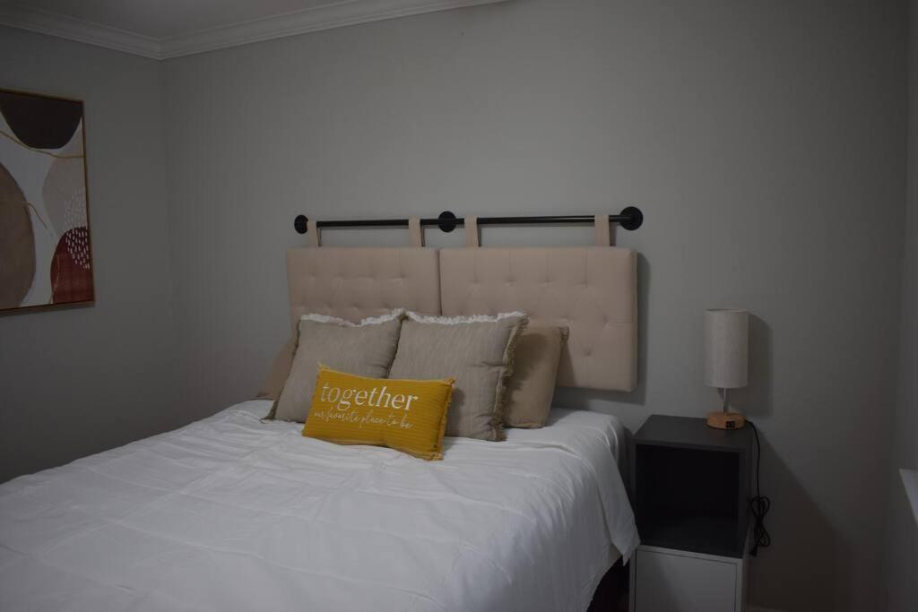 Townhouse Near Midtown Apartment ฮูสตัน ภายนอก รูปภาพ
